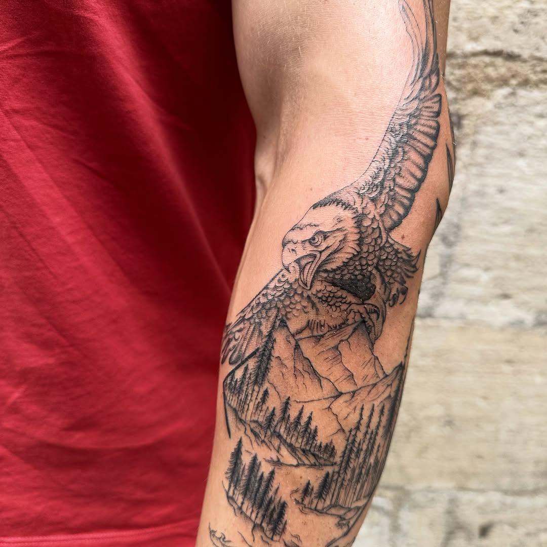 Tatouage ornemental fine line — mauvaisgenre_tattoo