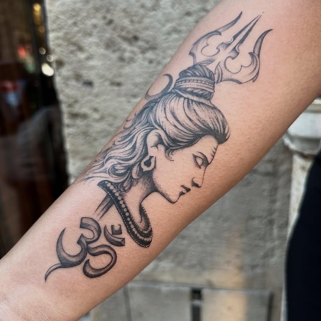 Tatouage ornemental fine line — mauvaisgenre_tattoo