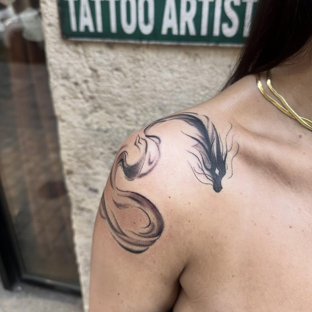 Tatouage dragon ornemental fine line — mauvaisgenre_tattoo