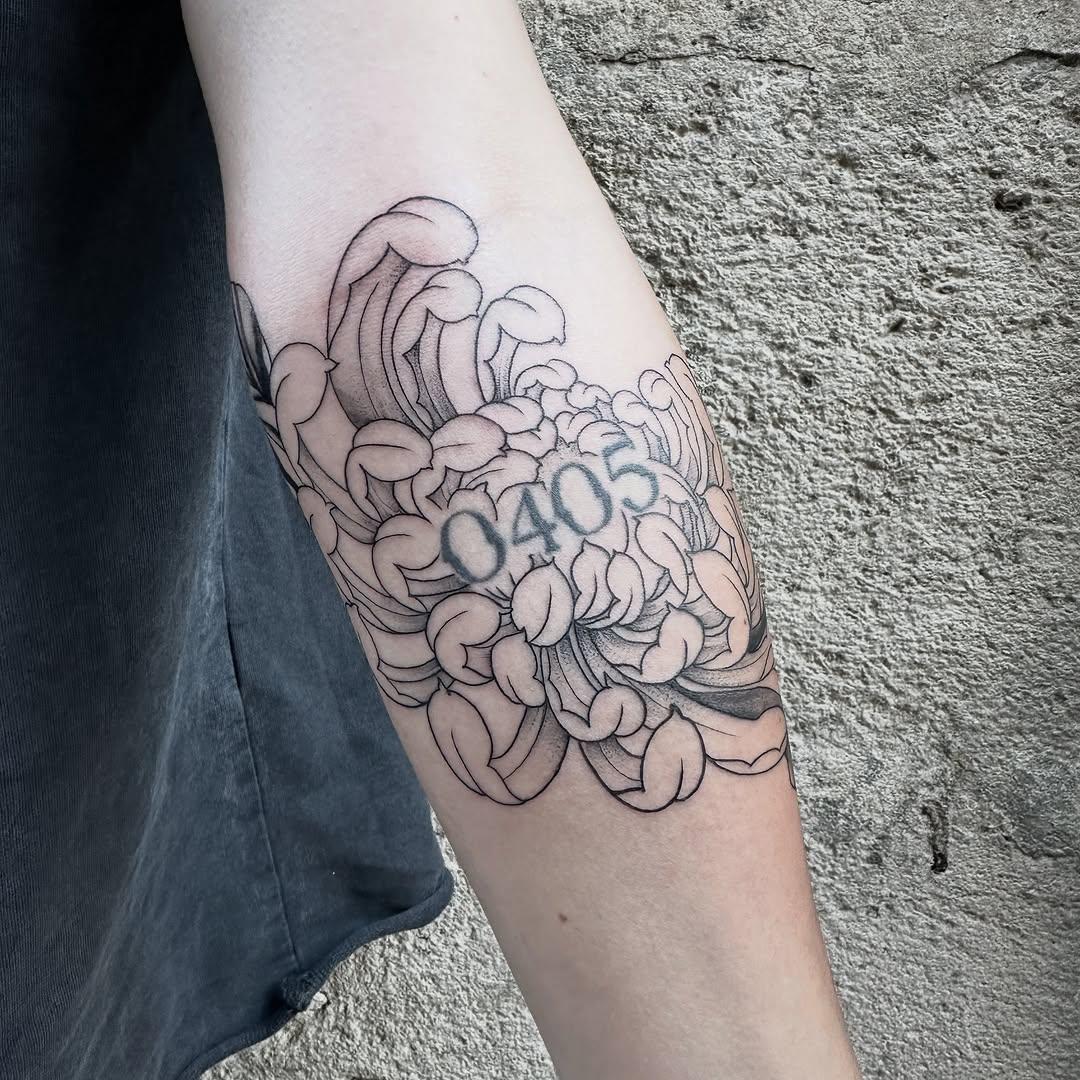 Tatouage ornemental fine line — mauvaisgenre_tattoo