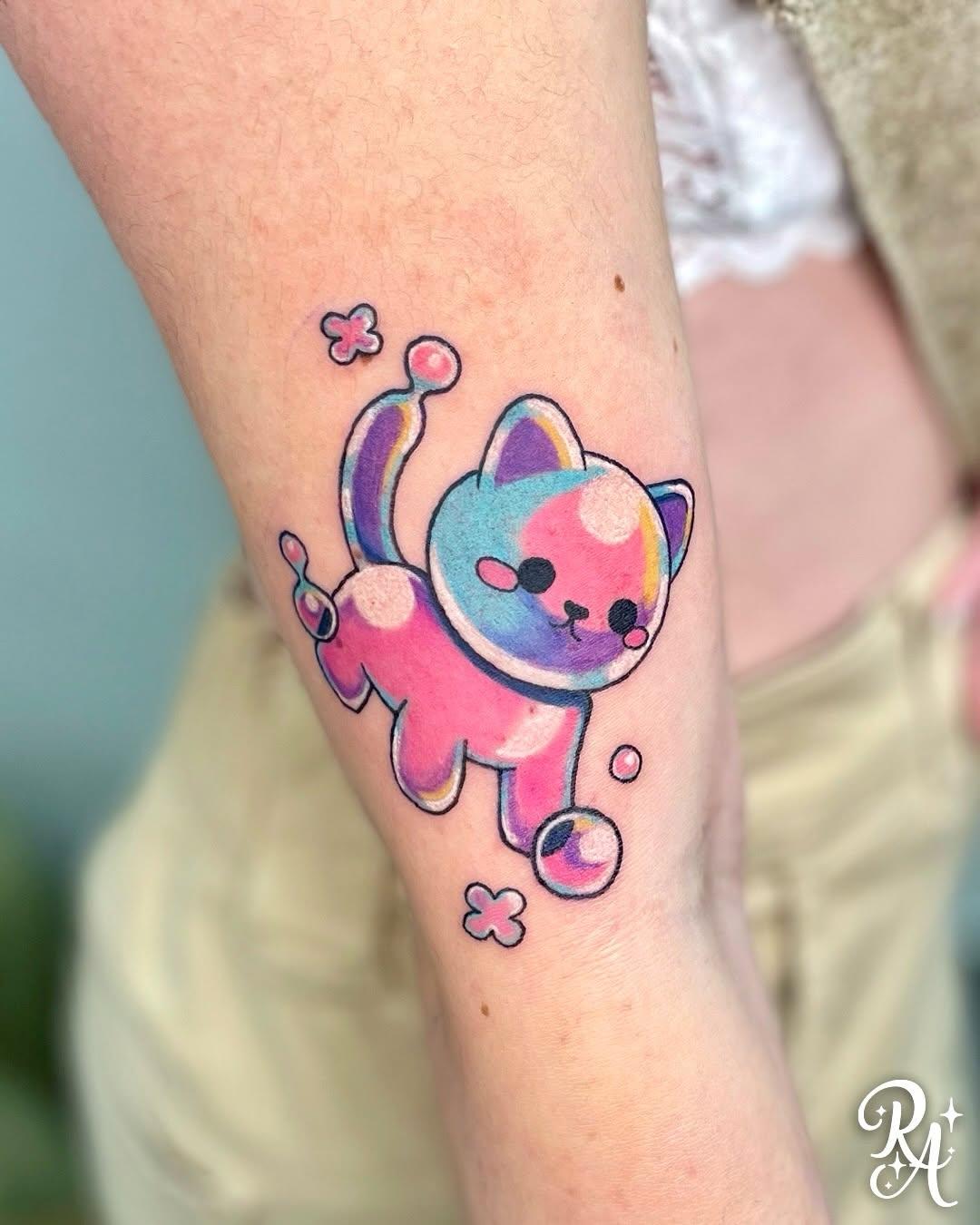 Tatouage chat kawaii couleur — redancolie.tattoo