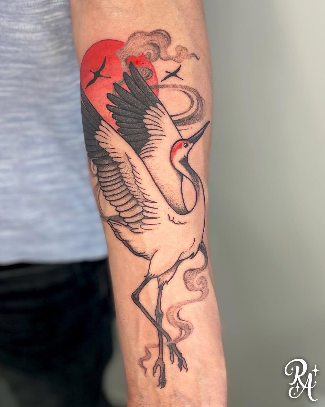 Tatouage grue japonaise black & grey touches couleur — redancolie.tattoo