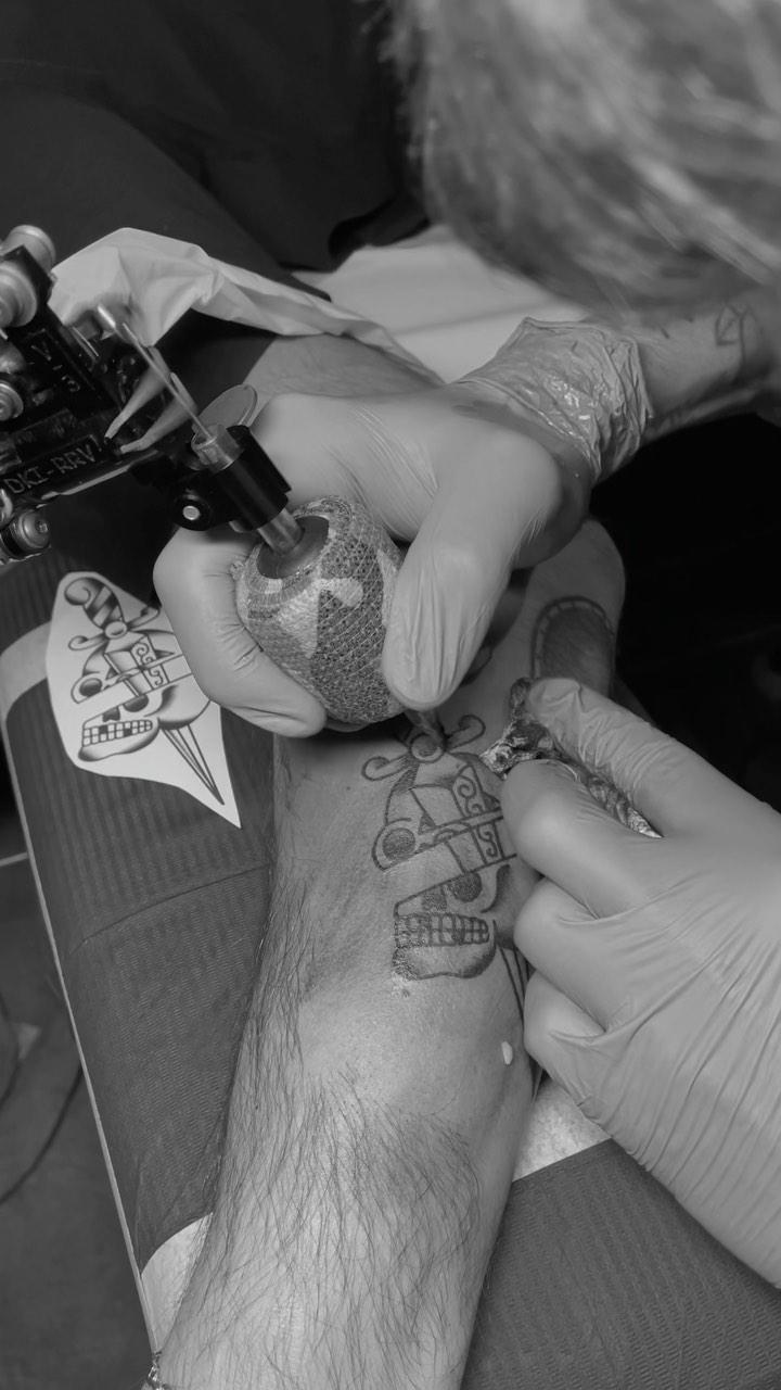 Tatouage design traditionnel process — bluehorse.tattoo