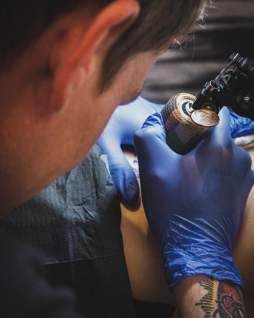 Tatouage oeil design traditionnel process — bluehorse.tattoo