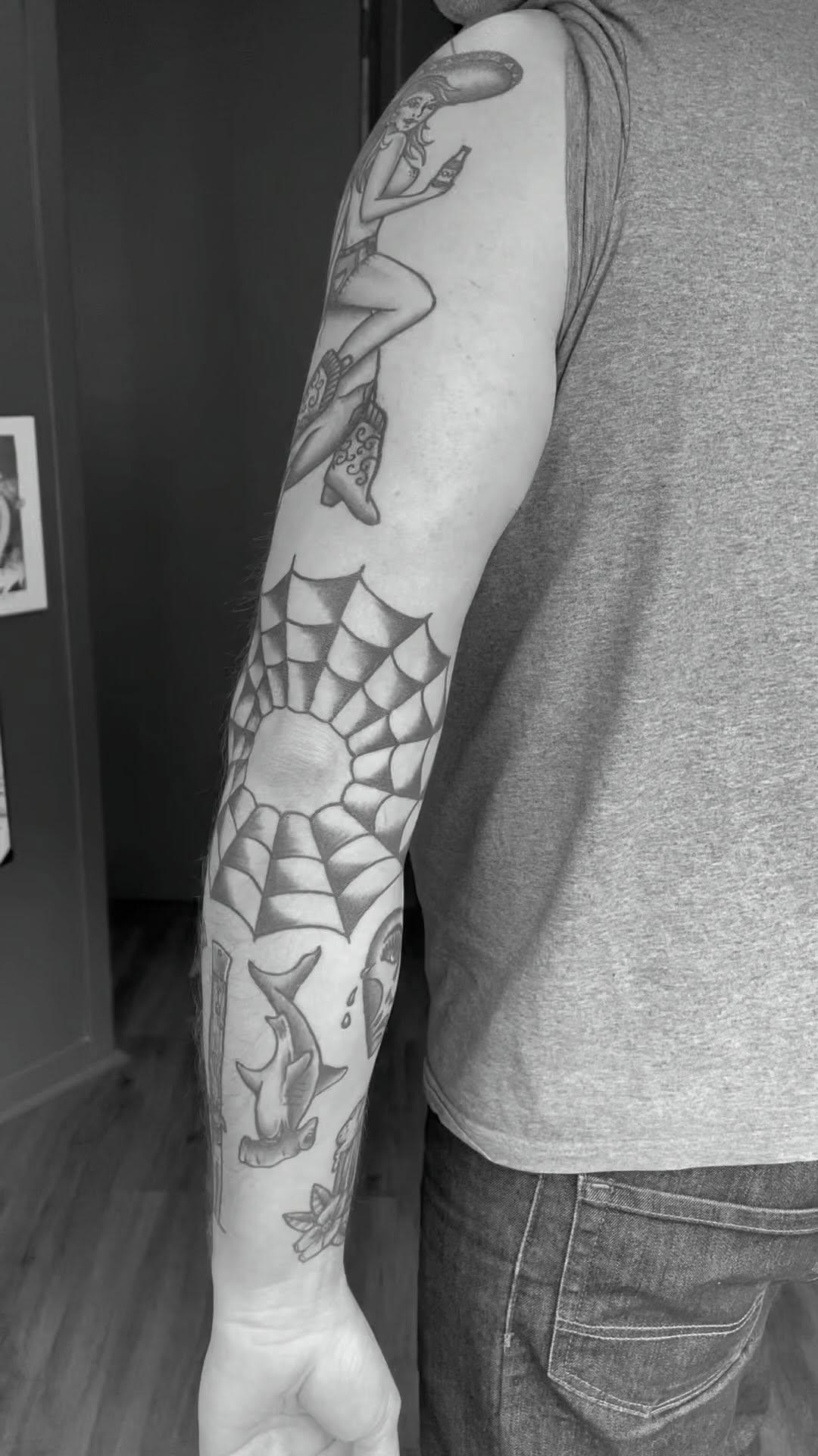 Tatouage oiseau avant-bras — bluehorse.tattoo