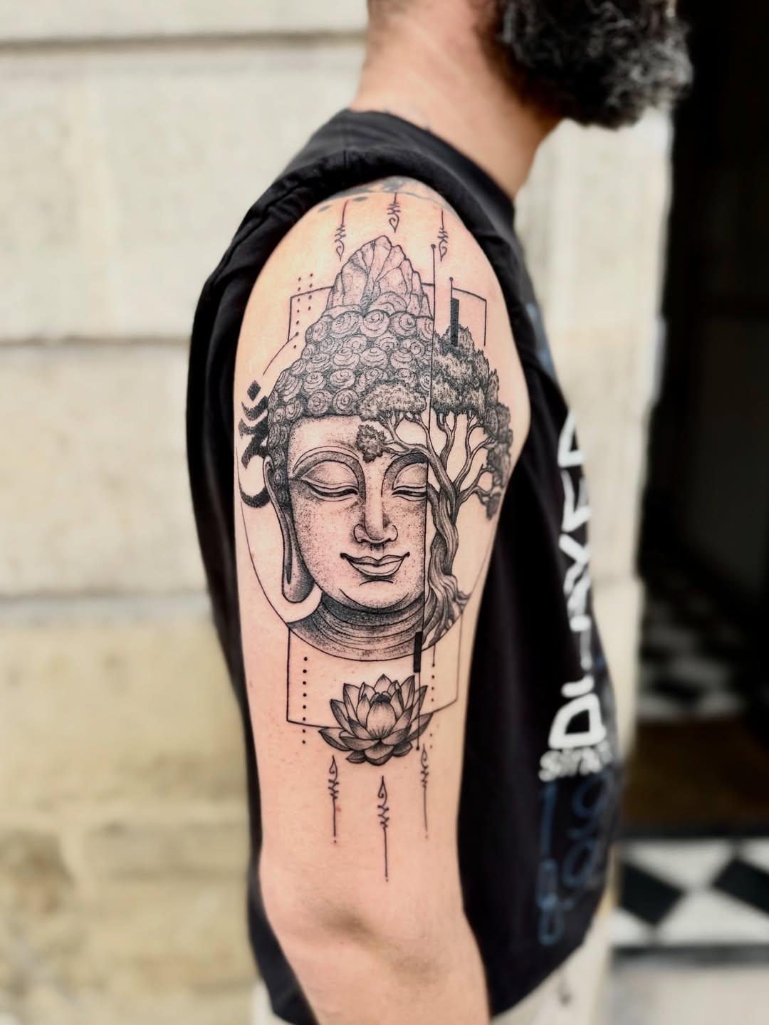 Tatouage Bouddha micro-réalisme — benjamintwentytwo