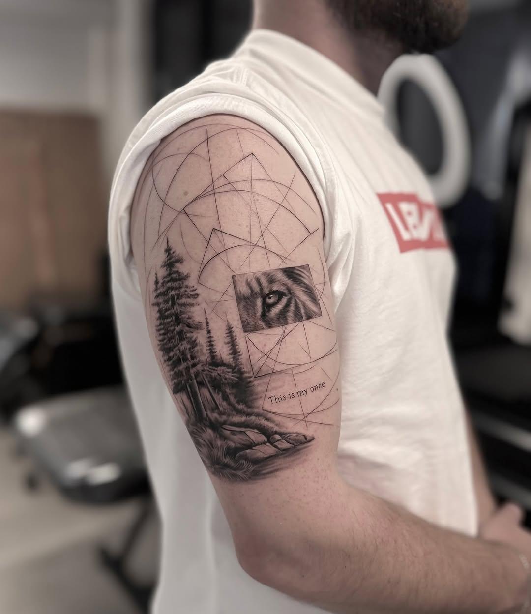 Tatouage buste chevalier mythologie — ilyasargin