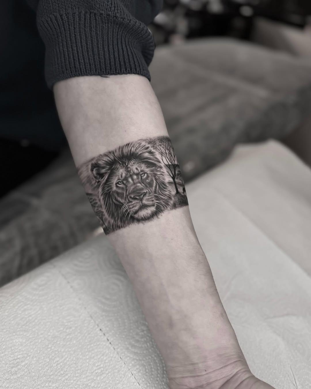 Tatouage portrait lion design — ilyasargin
