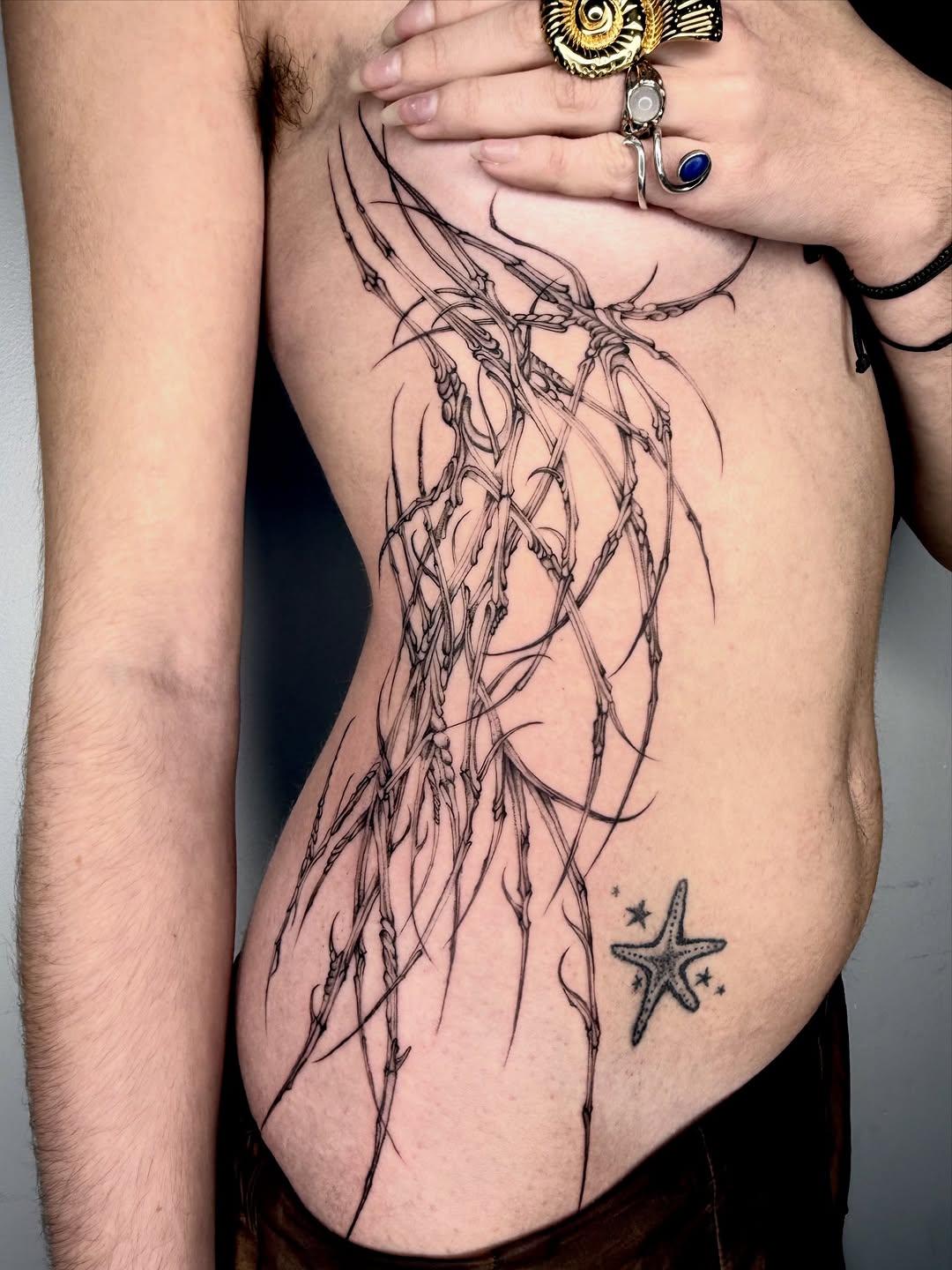 Tatouage Jellyfish racines organiques — tattoolita