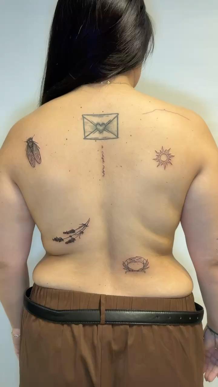 Tatouage patchwork dos - insecte, enveloppe, soleil, crab, feuilles — mymyreverztattoo