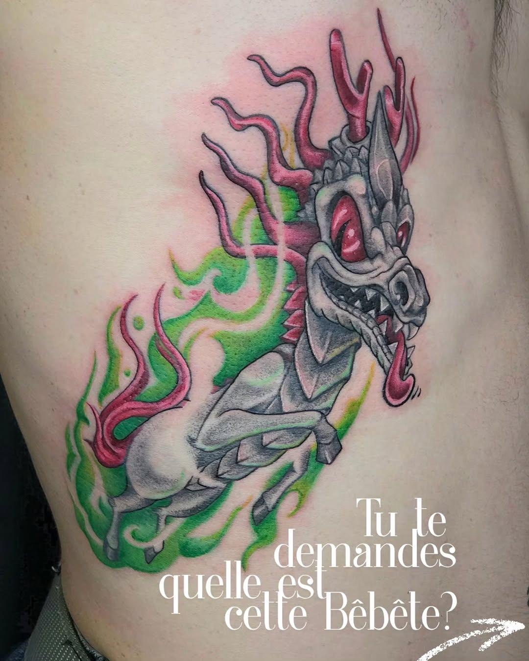 Tatouage dragon avec flammes — lili_maniacs