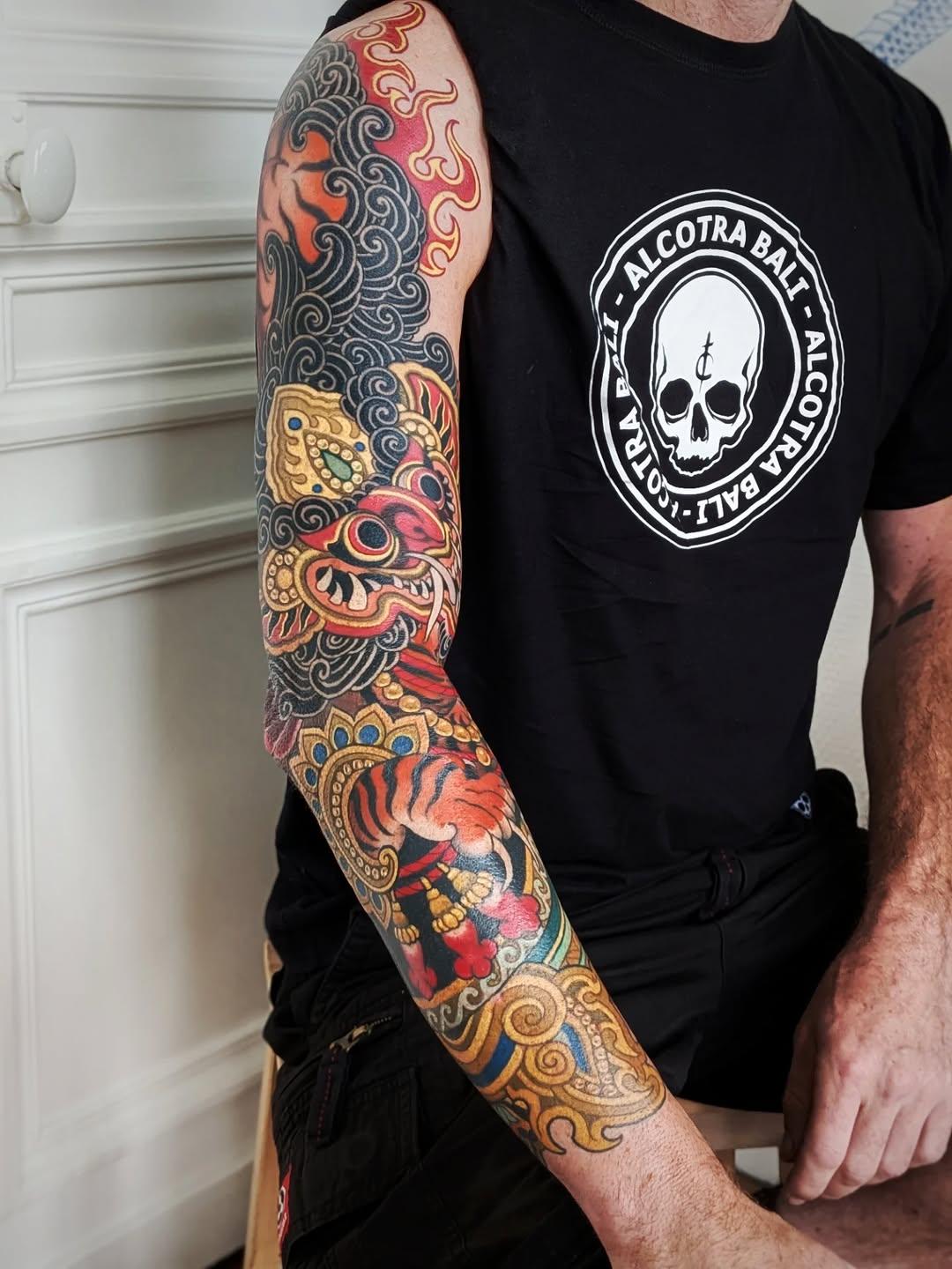 Tatouage Motifs ornementaux abstraits — norma_tattoo