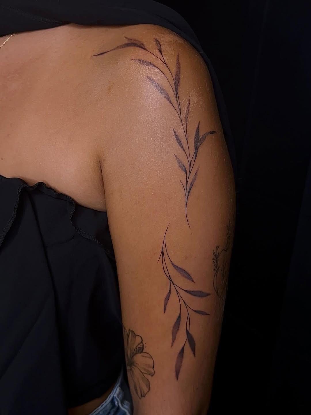 Feuillage fin bras-épaule — inkbyoce