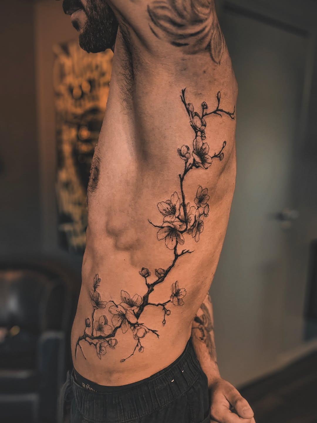 Tatouage fleurs botaniques jambe — gorestyles
