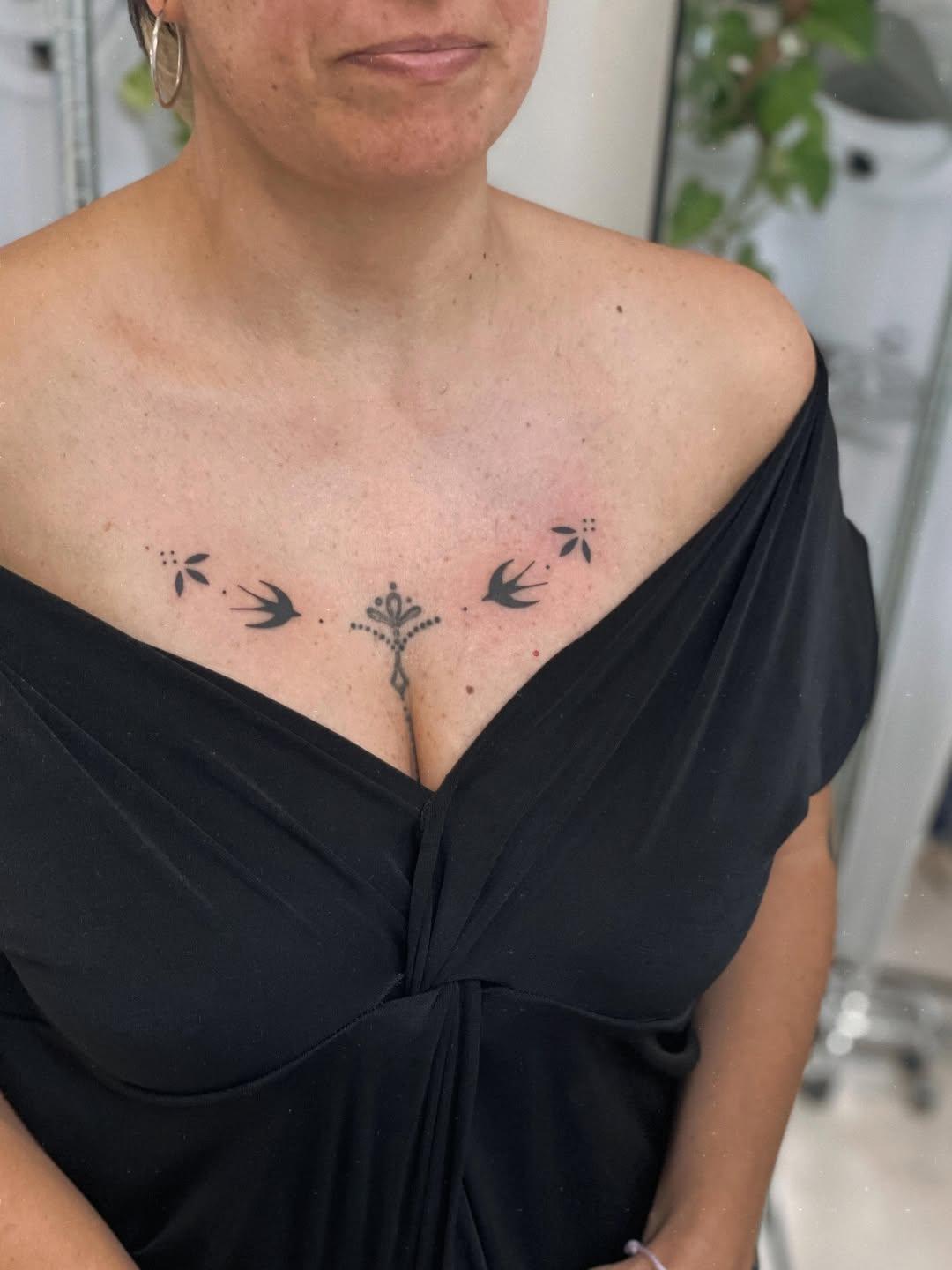 Tatouage Hirondelles et symbole ornemental — giulialaggiu