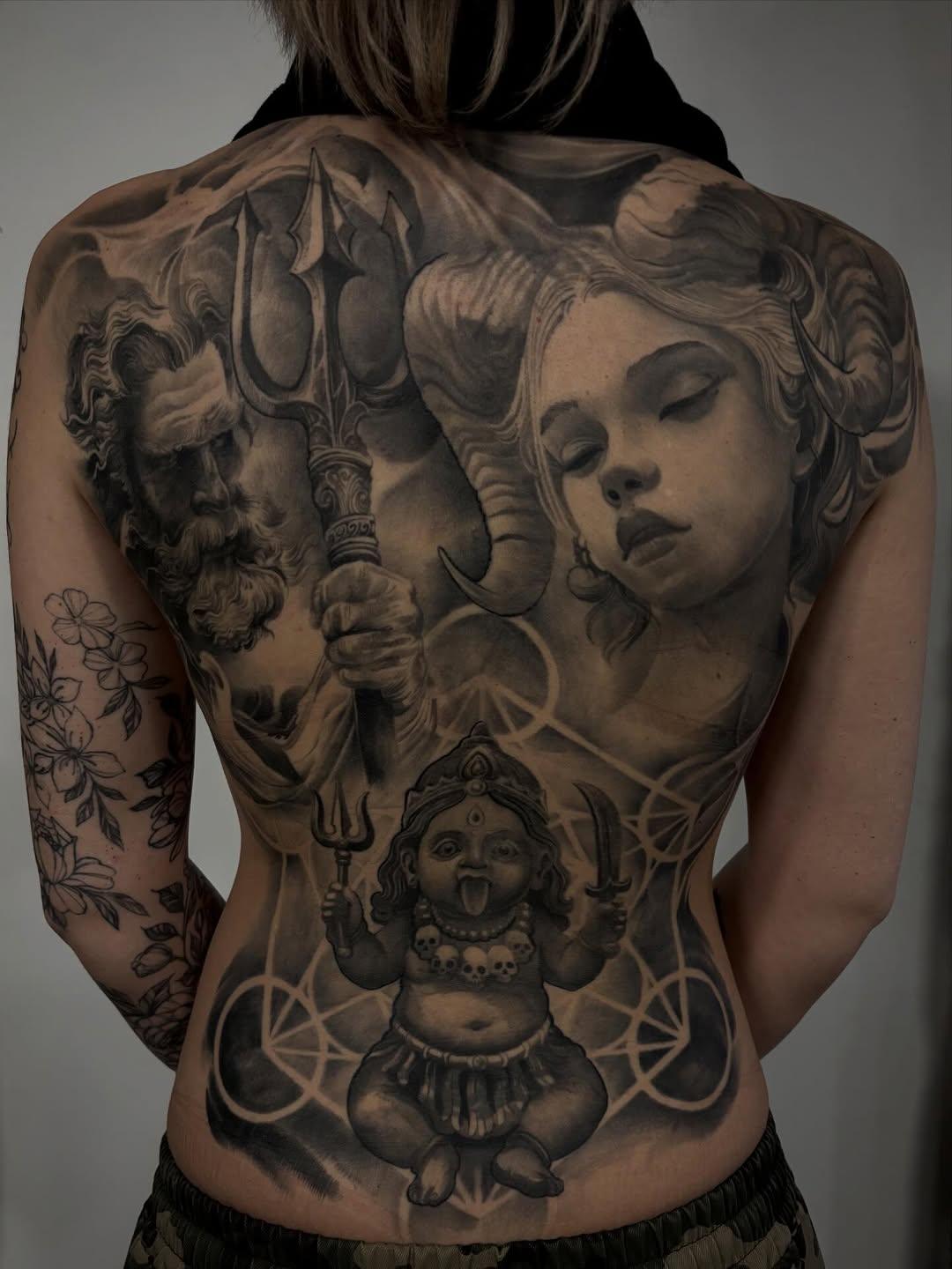 Tatouage Dos mythologique divinités — teomilev