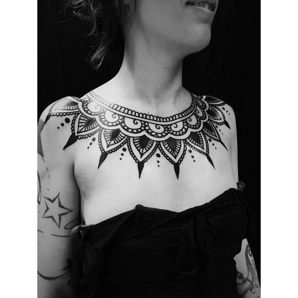Tatouage Collier ornemental — twix_irezumi