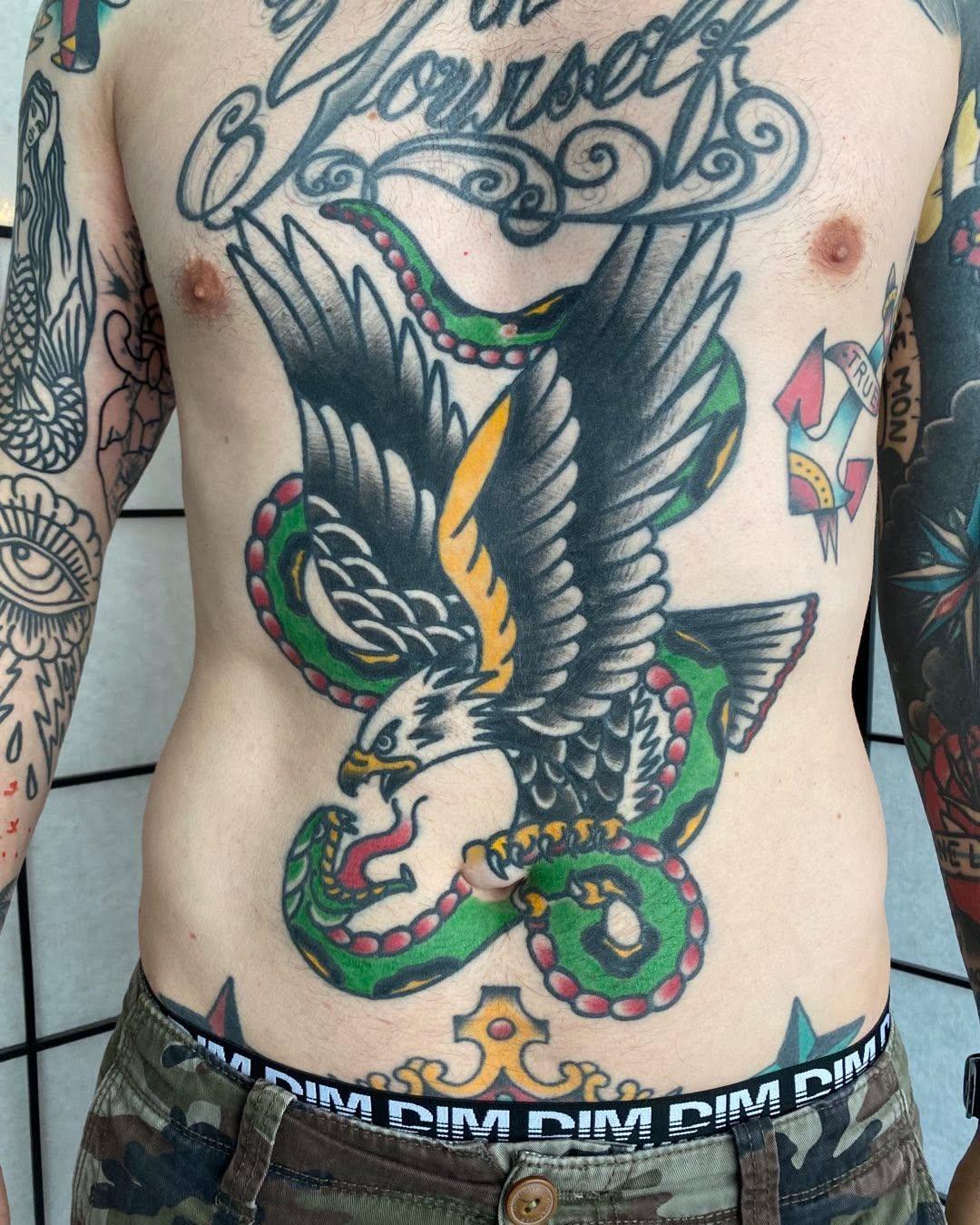 Tatouage Aigle traditionnel américain avec lettrage — twix_irezumi