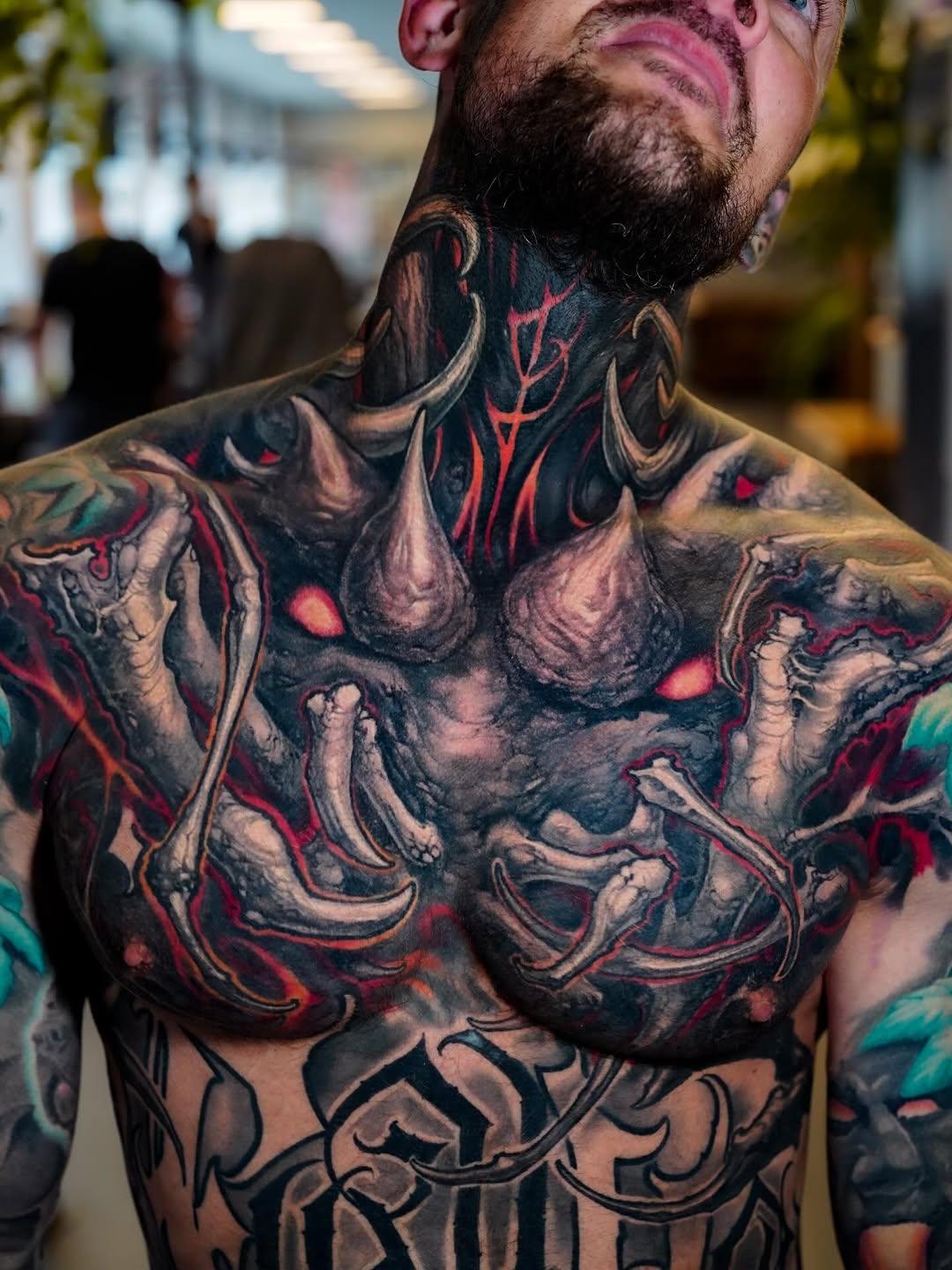Tatouage Démon poitrine torse — boyetattoo