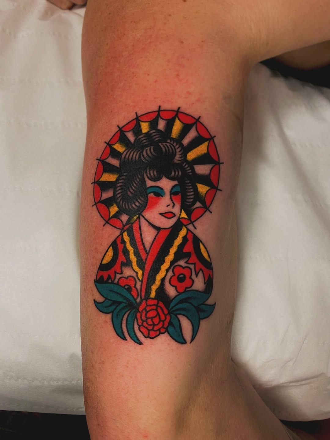 Tatouage black traditional réalisé en guest — julaotatou
