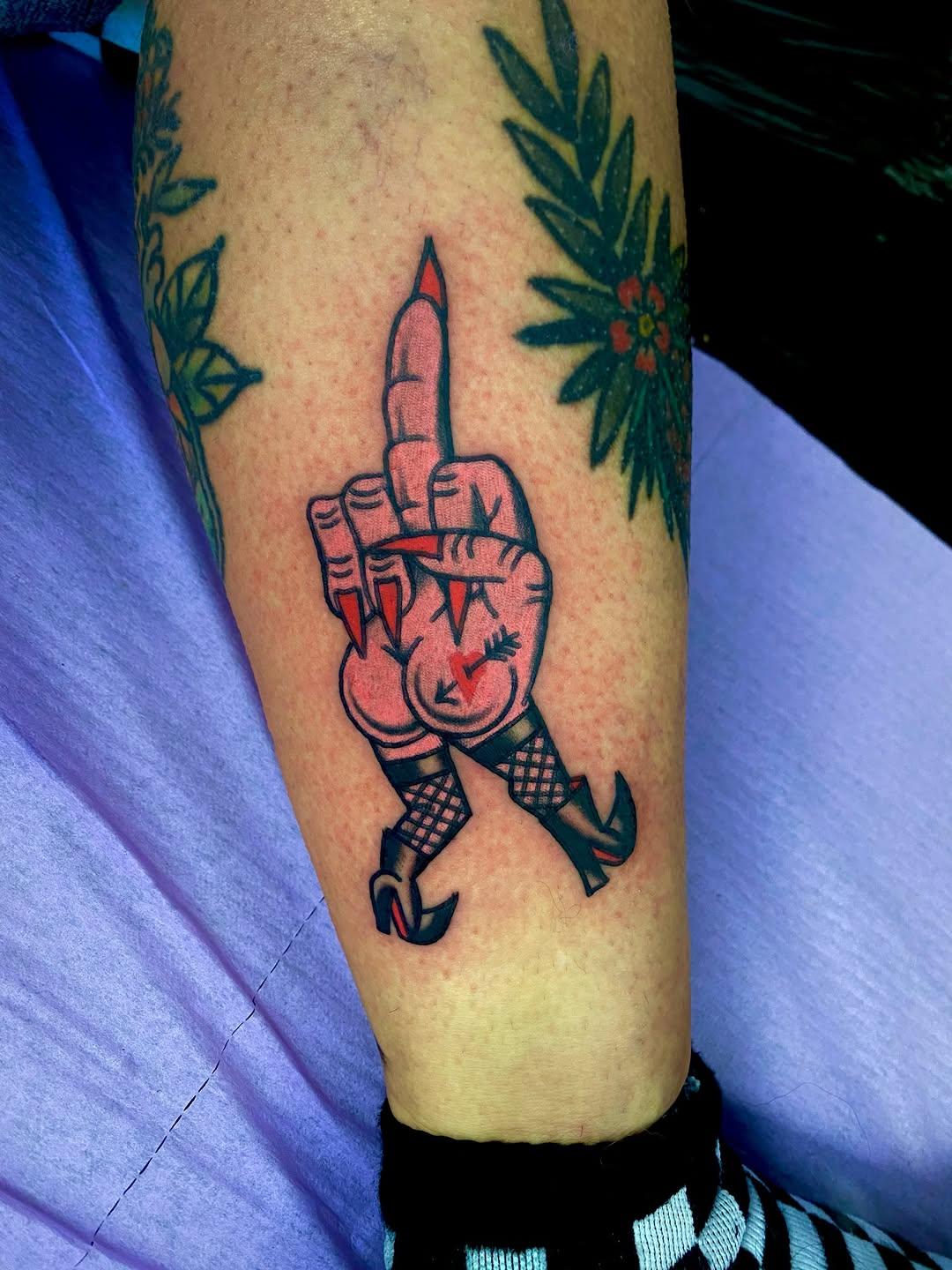 Tatouage black traditional — julaotatou