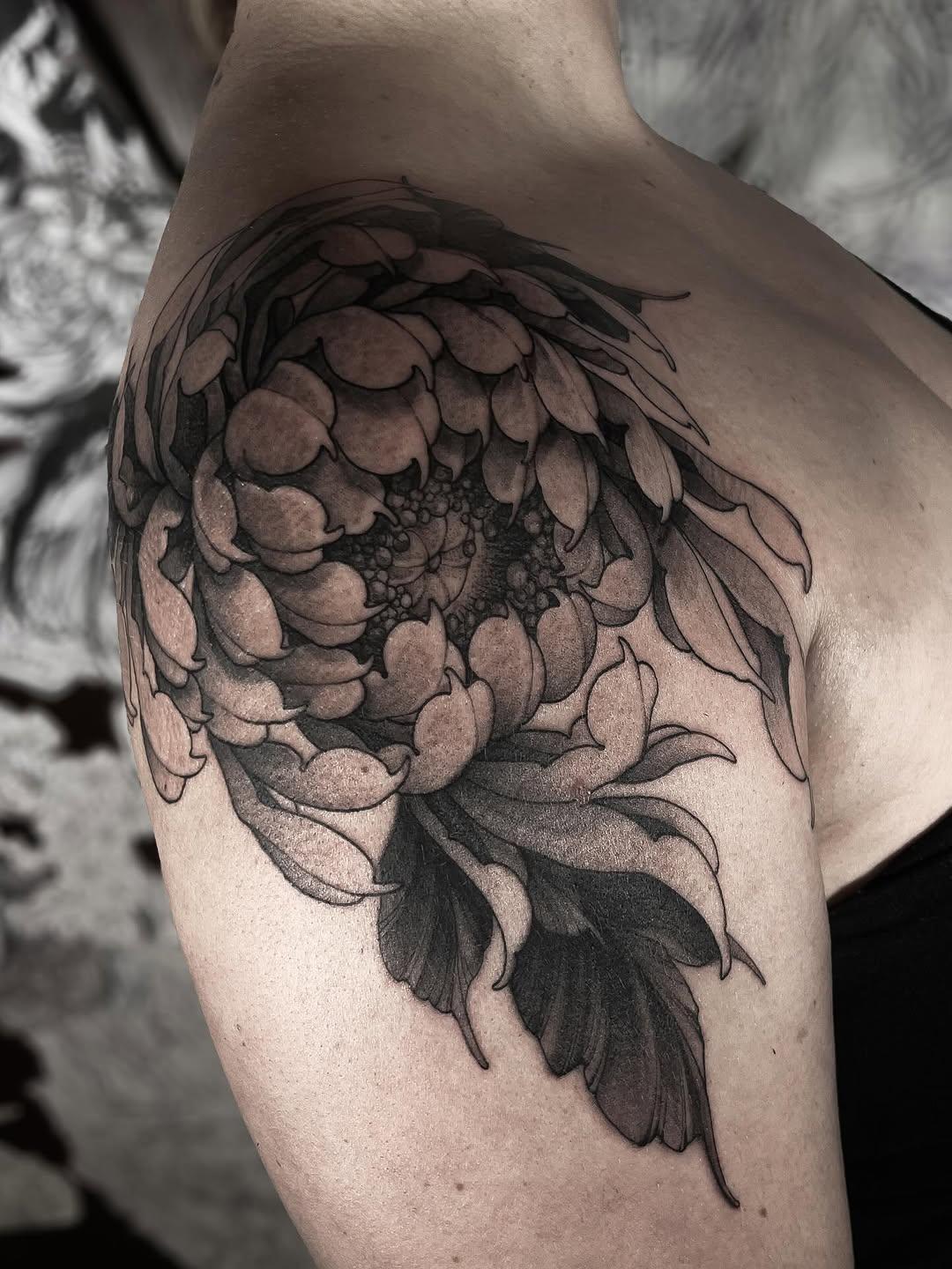 Chrysanthèmes blackwork — keks__tattoo