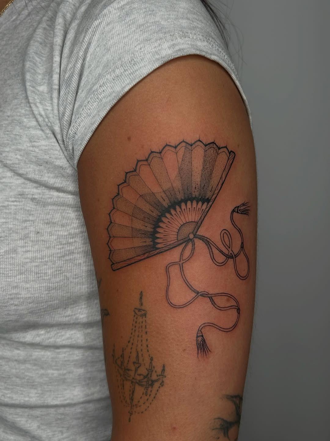 Éventail illustratif — josy.tattoo