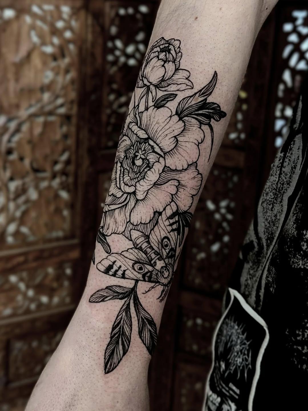 Pivoine & papillon de nuit, gravure botanique — jehanne.eller