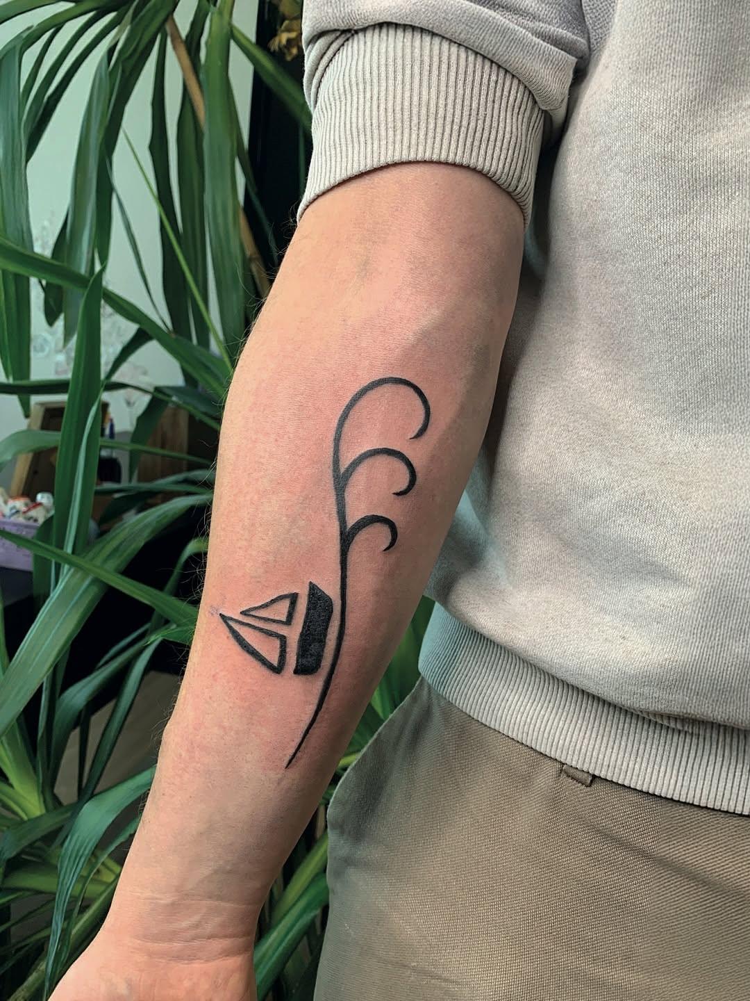 Vague sur l'avant-bras, bold line — camila.tatua