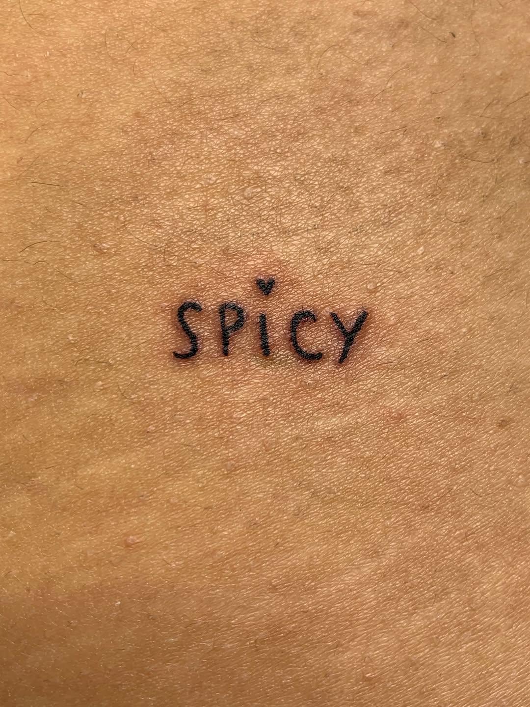 Tatouage bold line « Spicy » — camila.tatua