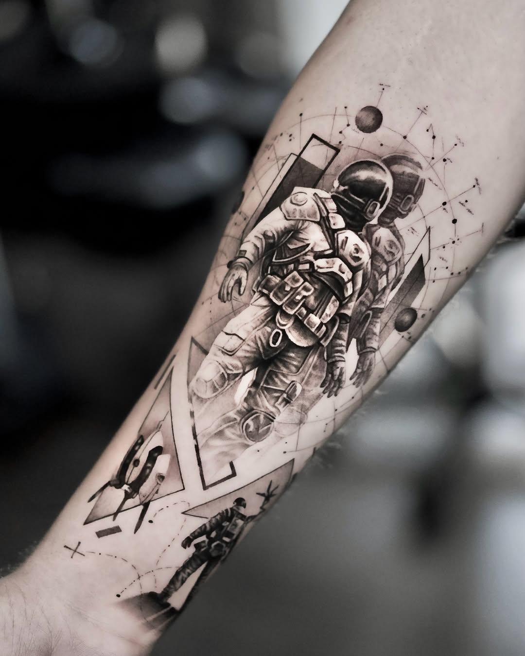 Tatouage astronaute géométrique — tiago__dot
