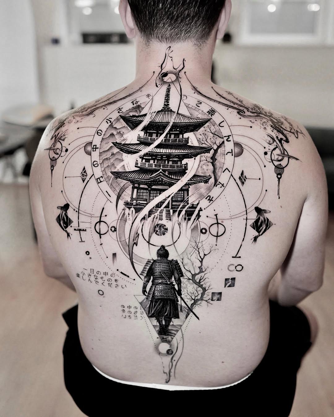 Tatouage pagode japonaise avec personnage — tiago__dot