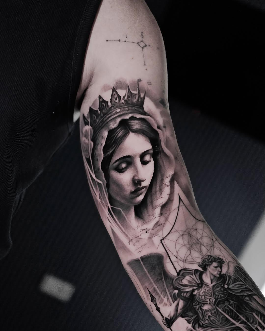 Tatouage reine portrait couronne — tiago__dot