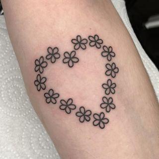 Tatouage Minimaliste Sur Toulouse
